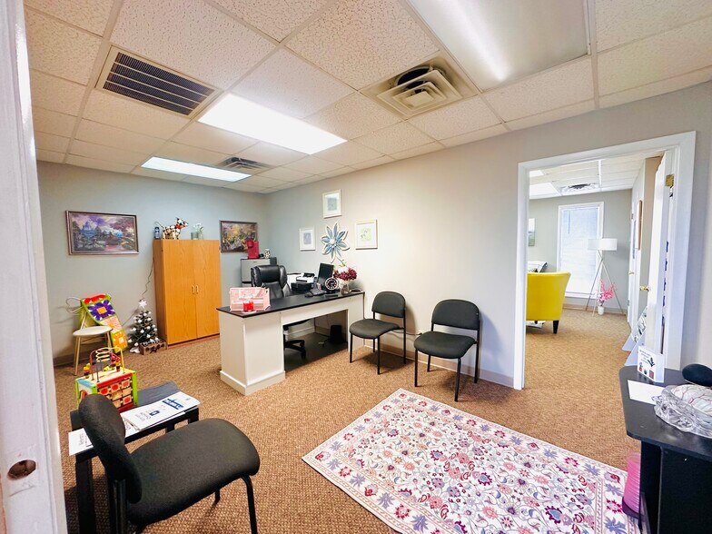 More Photos Of 110 Sunset Dr, Beckley Office For Lease