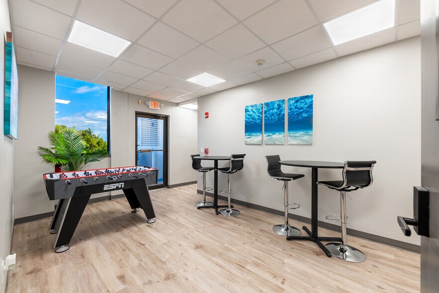 More Photos Of 2081 SE Ocean Blvd, Stuart Office For Sale
