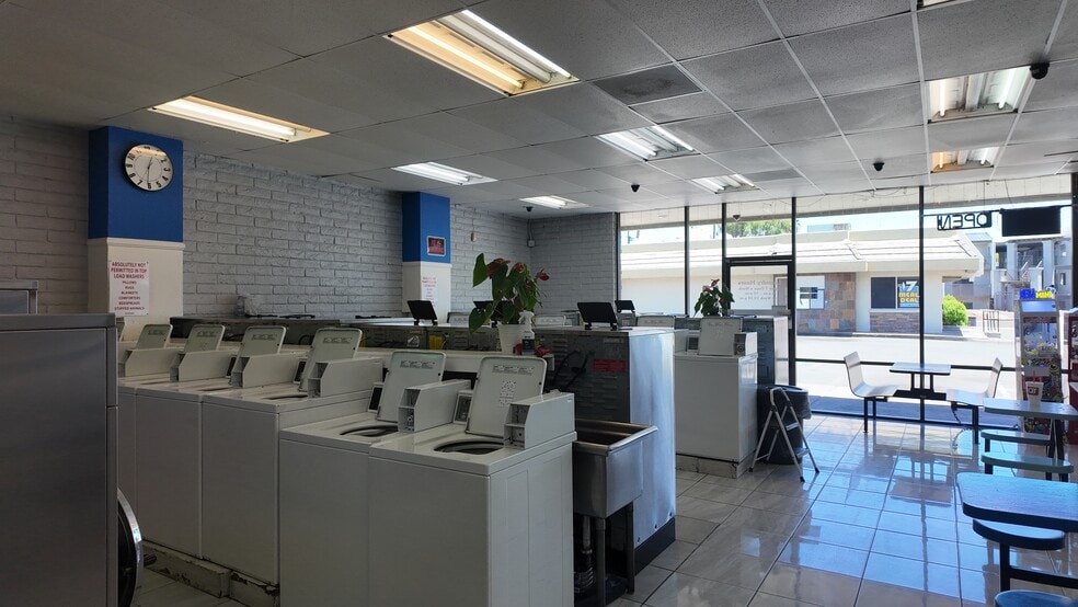 More Photos Of N 12426-12452 Dr, Phoenix General Retail For Sale