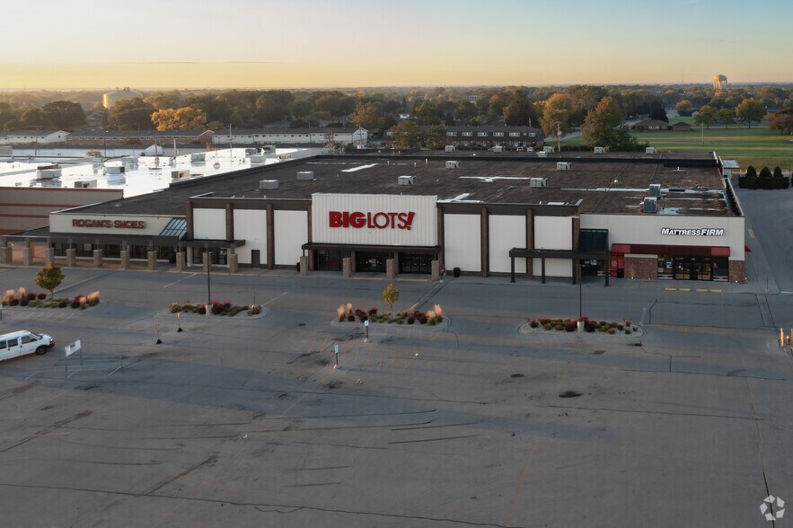 More Photos Of 5415 Washington Ave, Racine Freestanding For Lease