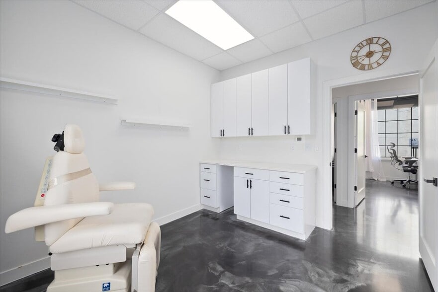 More Photos Of 204 S Durbin St, Casper Flex For Lease