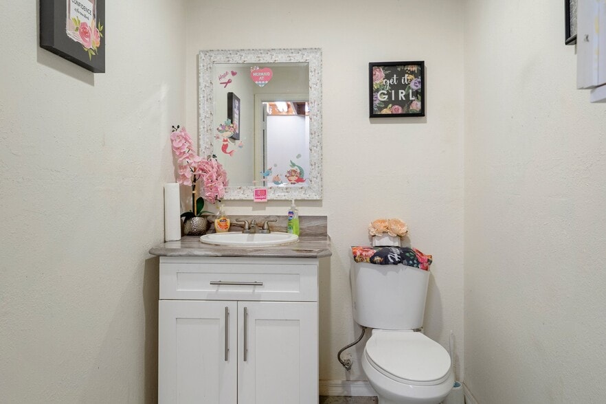 More Photos Of 9926 Denton Ave, Hudson Warehouse For Lease