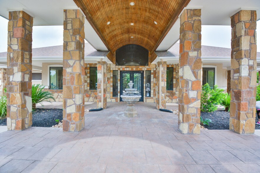 Primary Photo Of 2320 Airport Rd, Temple Storefront Retail Office For Lease