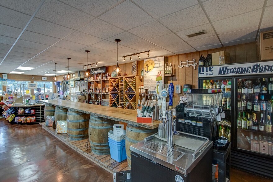 More Photos Of 215 W Water St, Grafton Marina For Sale