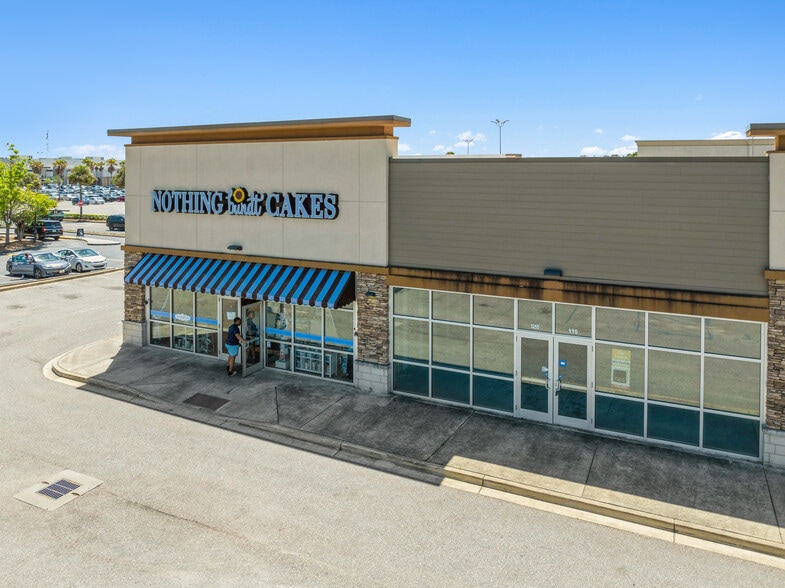 More Photos Of 3255 Airport Blvd, Mobile Storefront For Lease