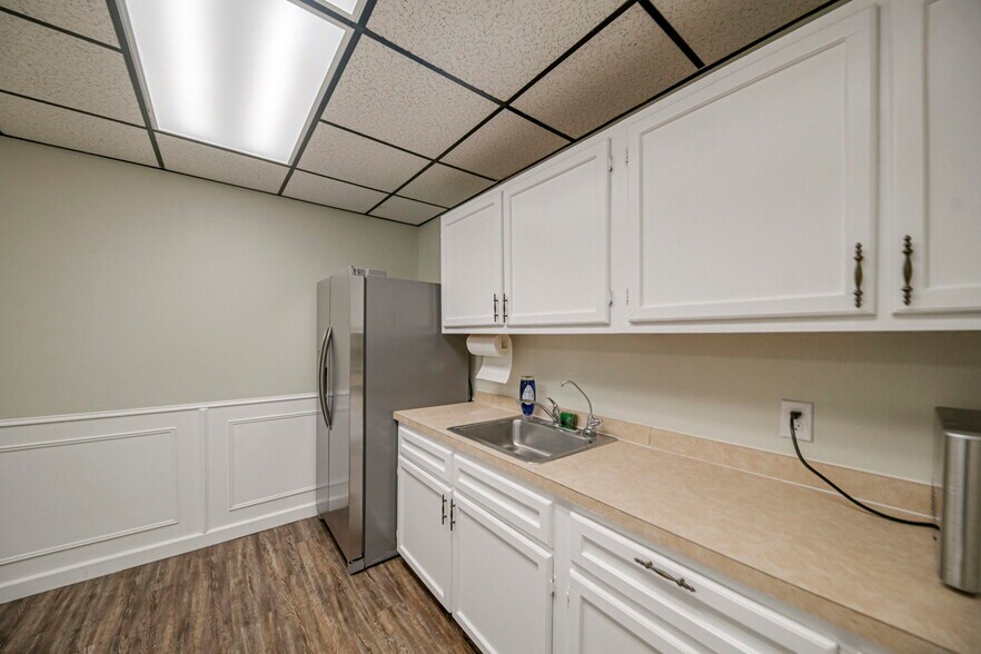 More Photos Of 1410 Rankin Hwy, Midland Office For Sale