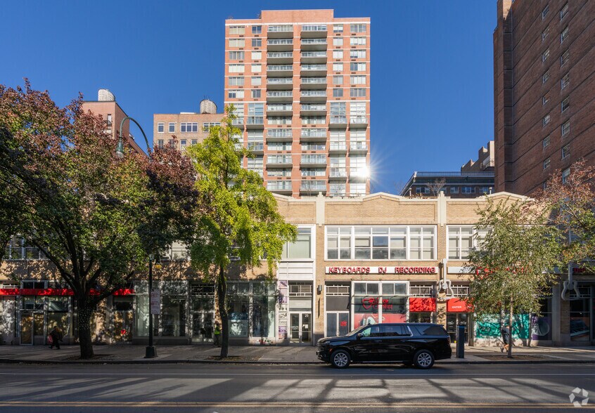 More Photos Of 25 W 14th St, New York Storefront For Lease