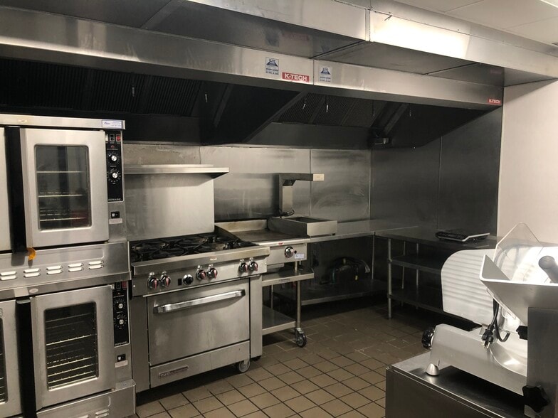 More Photos Of 5900 W North Ave, Milwaukee Restaurant For Sale