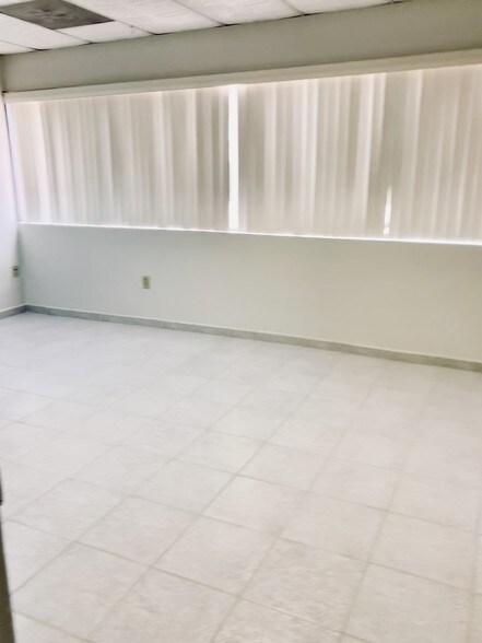 More Photos Of 8370 W Flagler St, Miami Medical For Sale