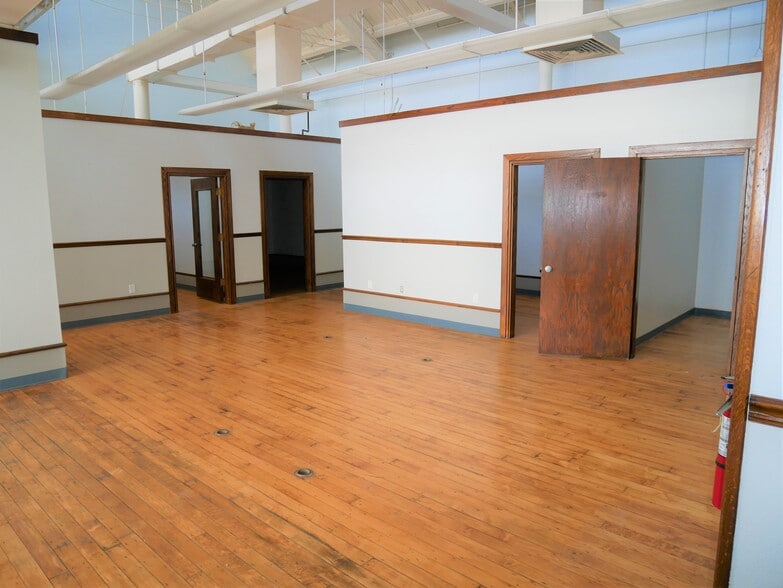 More Photos Of 105 Maple St, Rossville Light Distribution For Sale