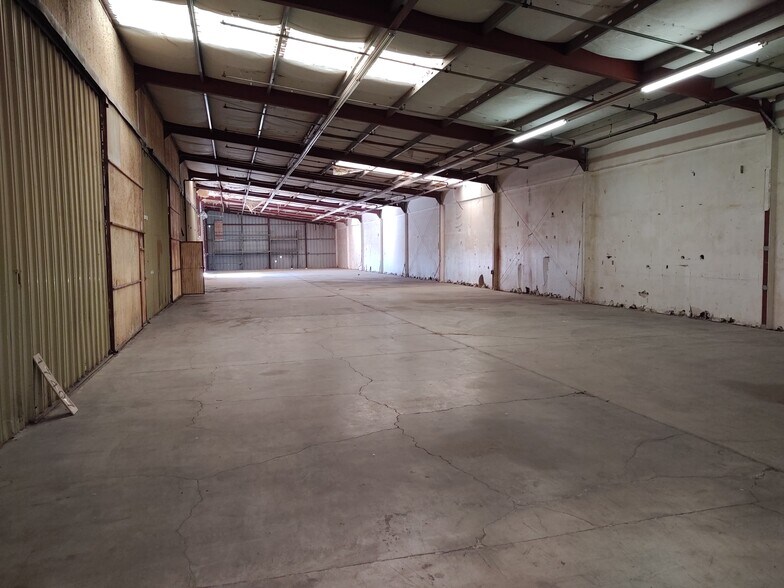 More Photos Of 17402-17407 Eucalyptus St, Hesperia Manufacturing For Sale