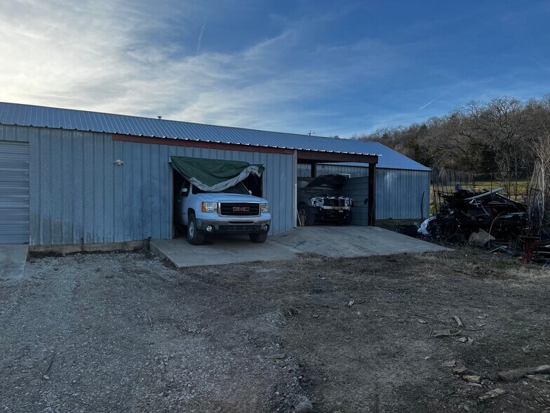 More Photos Of 462 E Reba McEntire Ave, Stringtown Flex For Sale