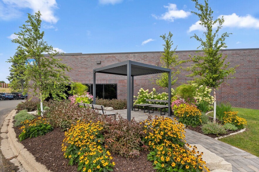 More Photos Of 425 Etna St, Saint Paul Light Manufacturing For Lease