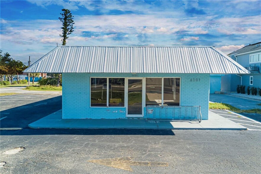 More Photos Of 6101 Estero Blvd, Fort Myers Restaurant For Sale