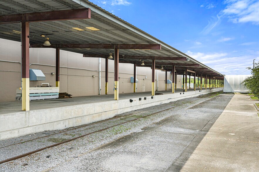 More Photos Of 3501 Jourdan Rd, New Orleans Distribution For Lease