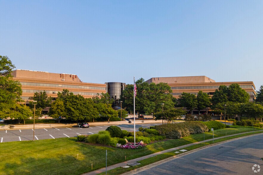 More Photos Of 13873 Park Center Rd, Herndon Office For Lease