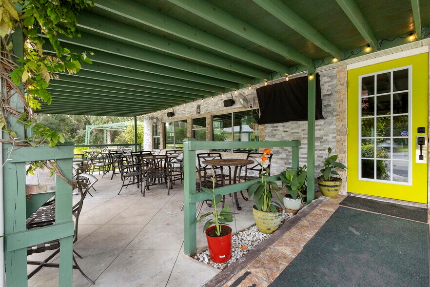 More Photos Of 4630 US Highway 17, De Leon Springs Restaurant For Sale