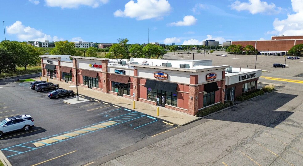 Primary Photo Of 506 W 14 Mile Rd, Troy Freestanding For Lease
