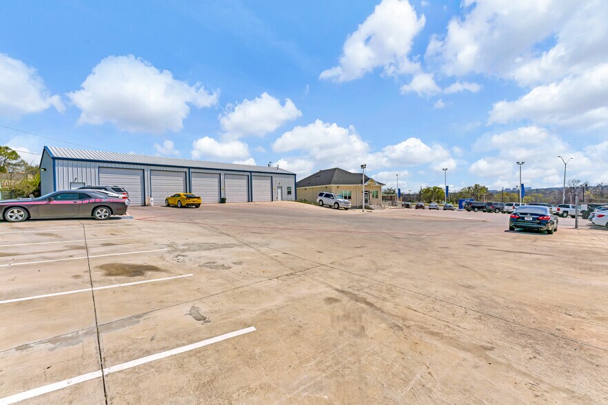 More Photos Of 2104 Jacksboro Hwy, Fort Worth Freestanding For Lease