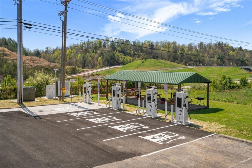 More Photos Of 182 Quillens Chapel Rd, Campton Hotel For Sale