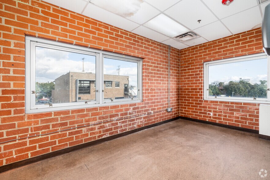 More Photos Of 2250 S Barrington Ave, Los Angeles Warehouse For Sale