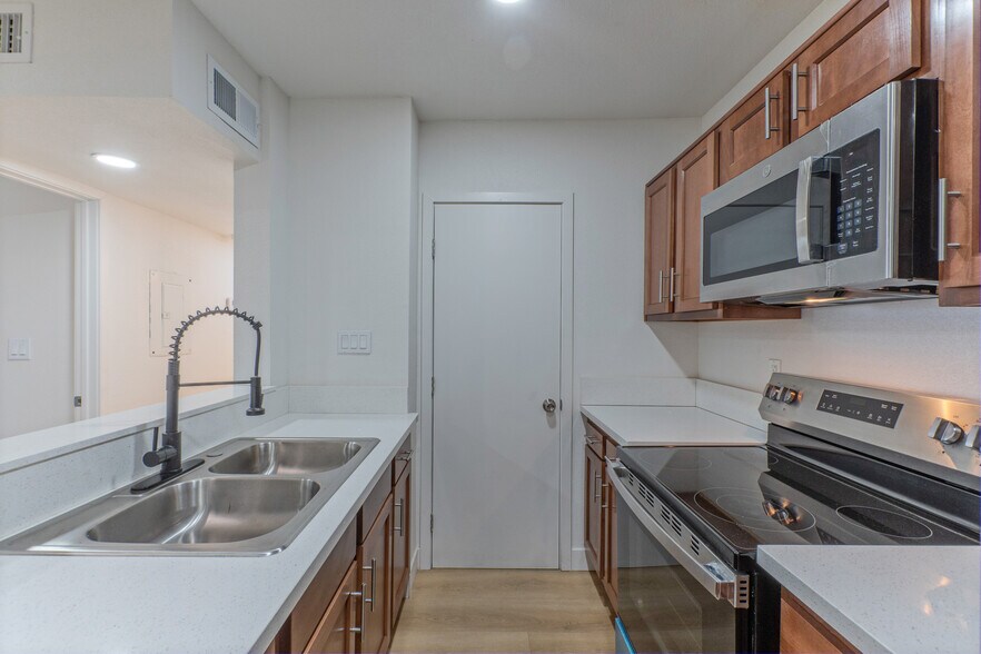 More Photos Of 2719 W Maryland Ave, Phoenix Apartments For Sale