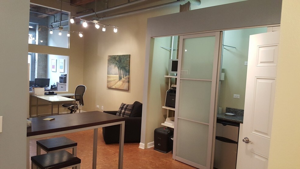 More Photos Of 824 W Superior St, Chicago Office Residential For Sale
