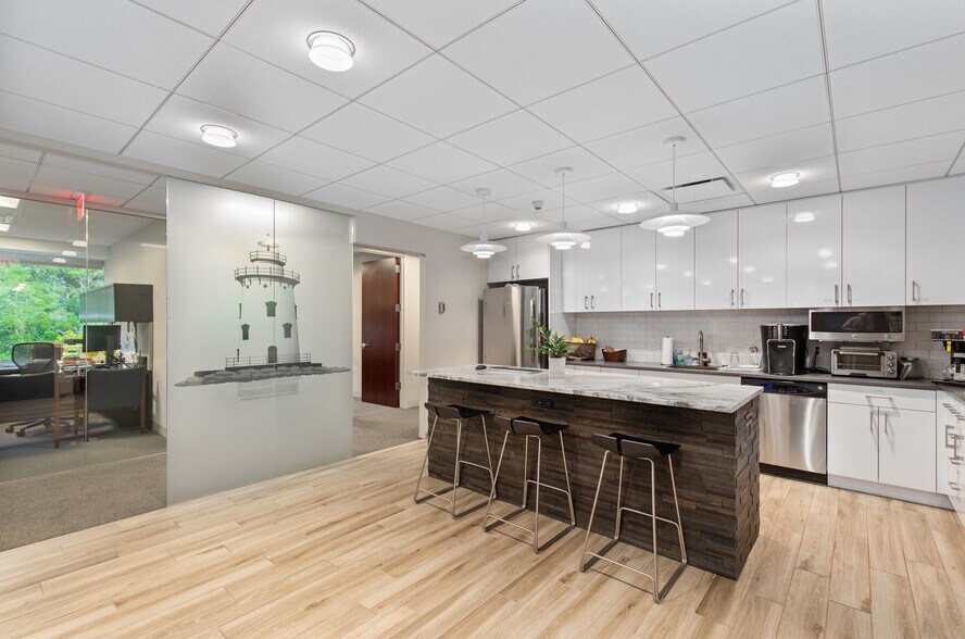 More Photos Of 9 Old Kings Hwy S, Darien Office For Lease