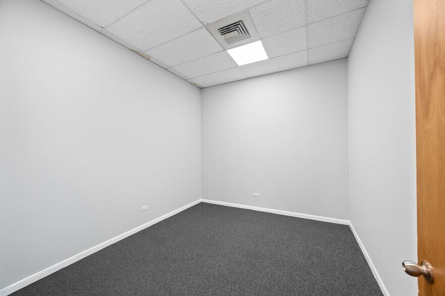 More Photos Of 1333 S Schoolhouse Rd, New Lenox Warehouse For Lease