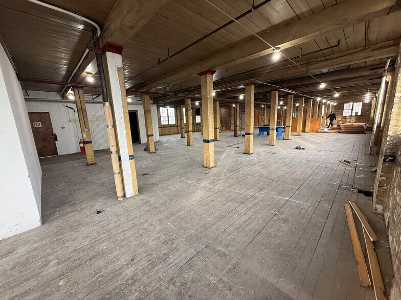 More Photos Of 30 Clark St, East Hartford Warehouse For Lease