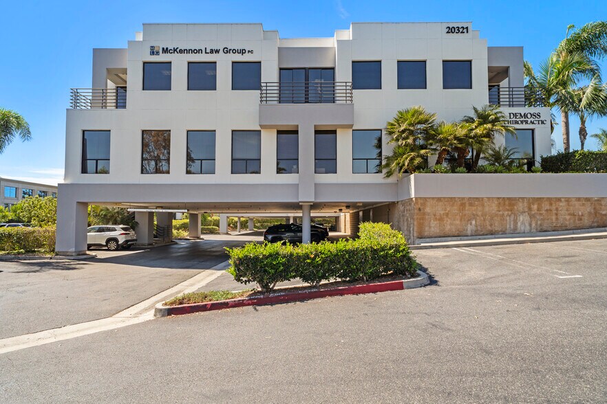 More Photos Of 20321 SW Birch St, Newport Beach Office For Sale