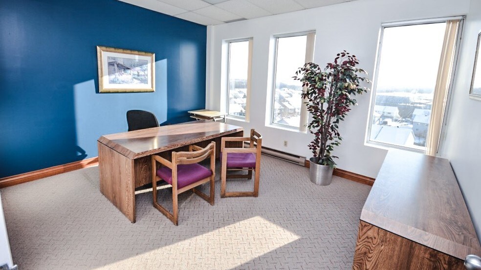 More Photos Of 500 Boul Saint-Martin O, Laval Office For Lease