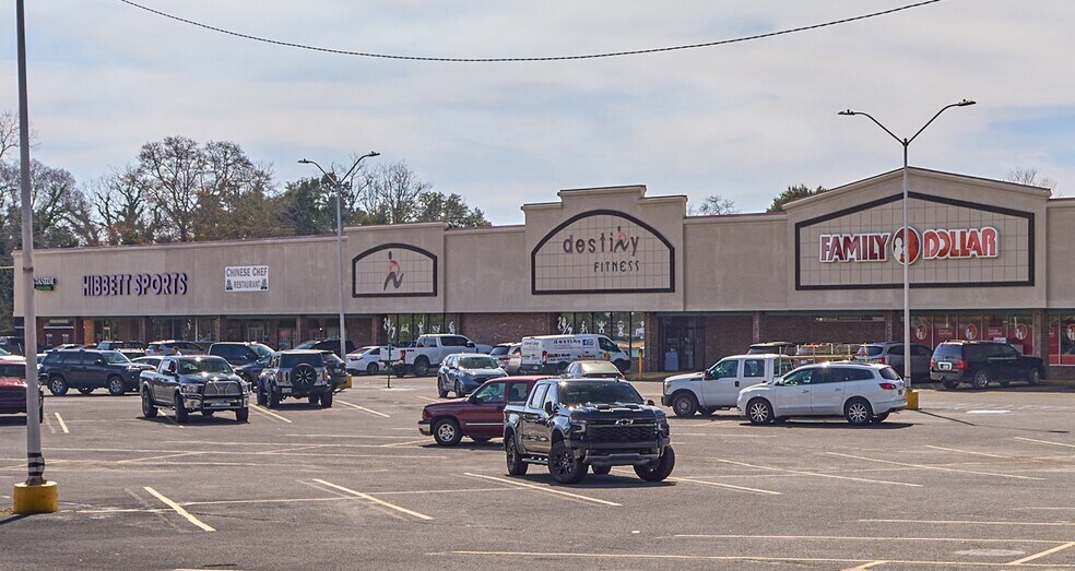 More Photos Of 850 College St, Eastman General Retail For Sale