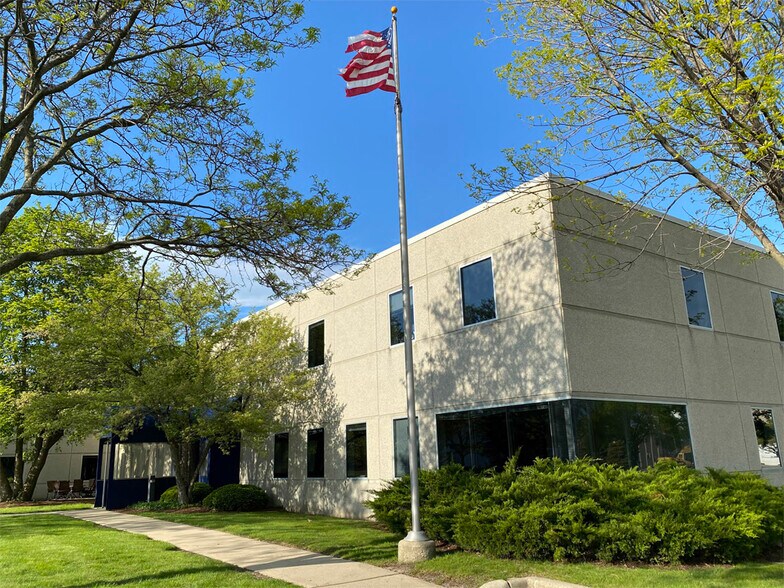 More Photos Of 1811 High Grove Ln, Naperville Office For Lease