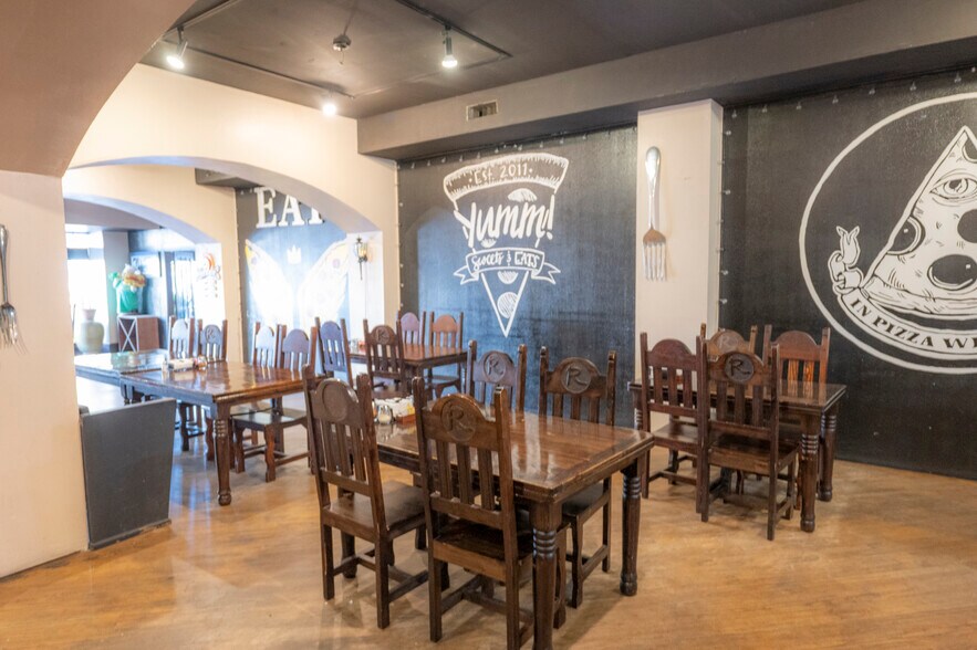 More Photos Of 104 E Alamo St, Brenham Storefront Retail Residential For Sale