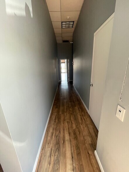 More Photos Of 135-153 Mineola Ave, Roslyn Heights Storefront Retail Office For Lease