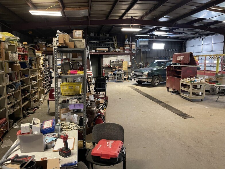 More Photos Of 1425 S Locust St, Centralia Office For Sale