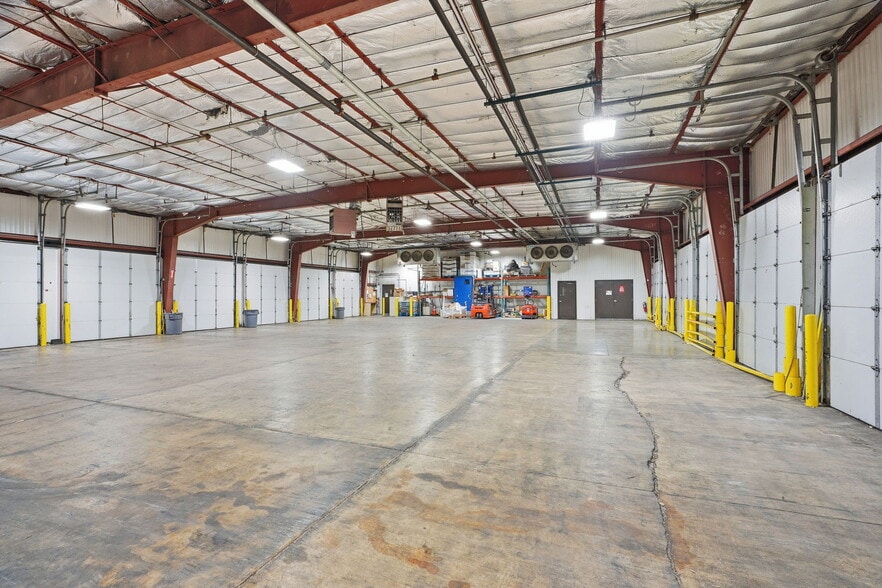 More Photos Of 8201 NE Hickory St, Minneapolis Truck Terminal For Sale