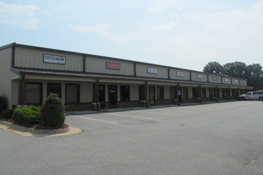 More Photos Of 309 James E Williams Industri Dr, Byron Warehouse For Lease