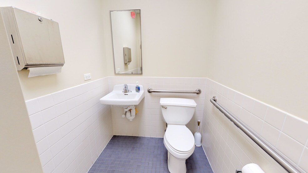 More Photos Of 150 Kendall Point Dr, Oswego Manufacturing For Lease