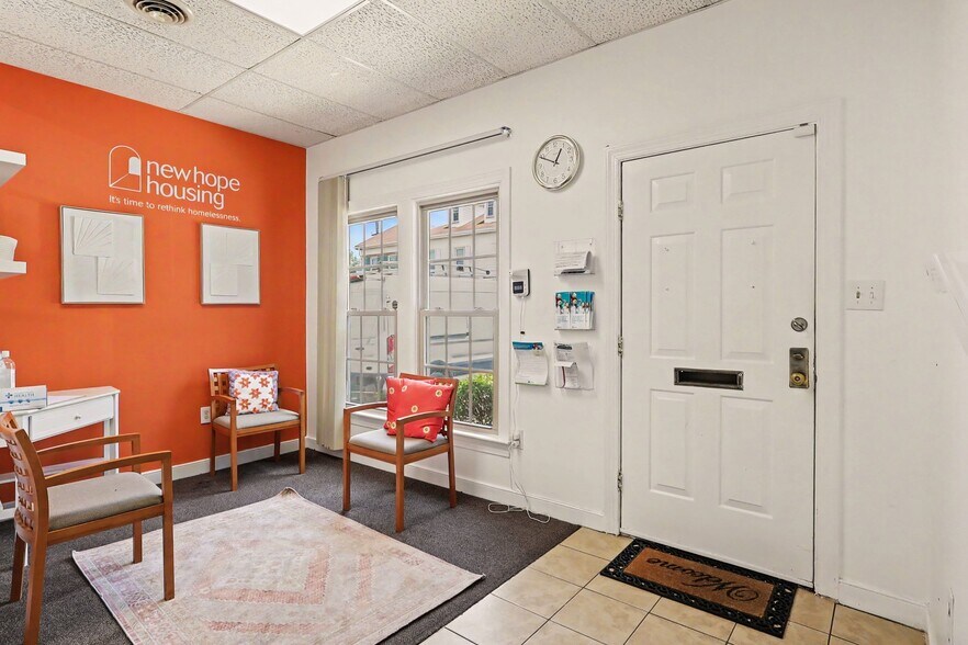 More Photos Of 8407 Richmond Hwy, Alexandria Storefront For Sale