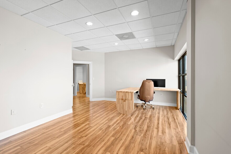 More Photos Of 19810 W Catawba Ave, Cornelius Office For Lease