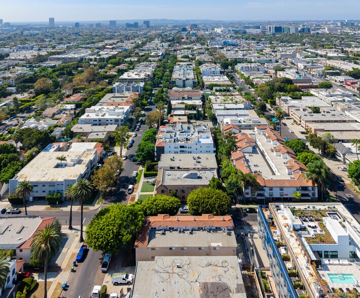 More Photos Of 1001 N Croft Ave, Los Angeles Apartments For Sale