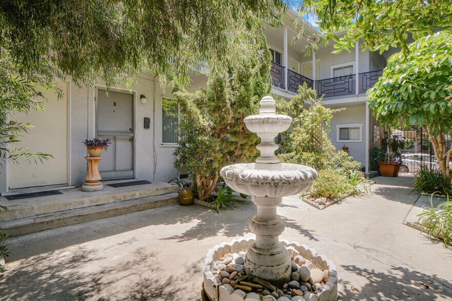 More Photos Of 6705 De Longpre Ave, Los Angeles Apartments For Sale