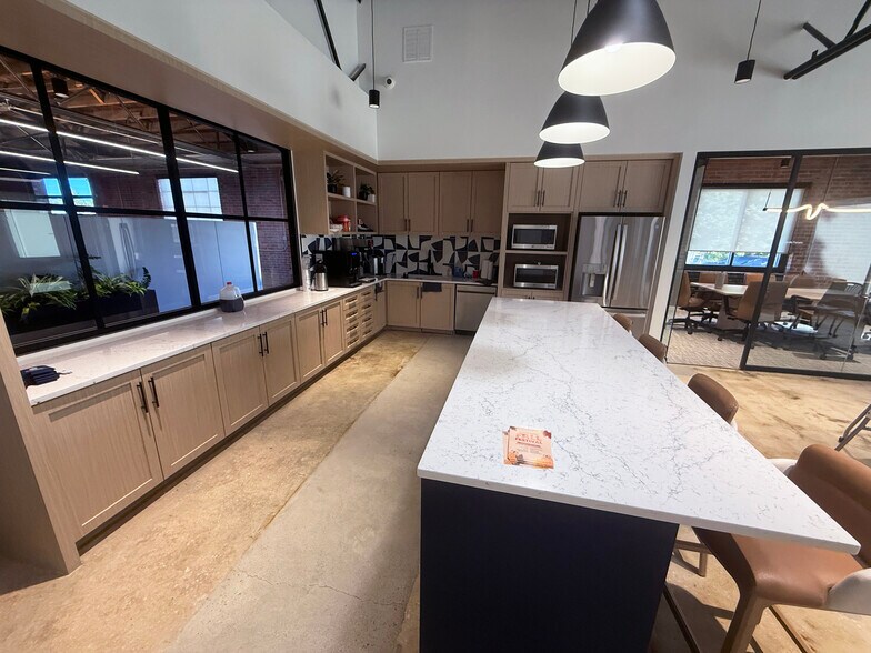 More Photos Of 720 Tuckaseegee Rd, Charlotte Showroom For Lease