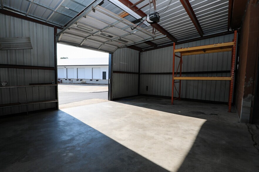 More Photos Of 5 Haynie St, Newnan Warehouse For Lease