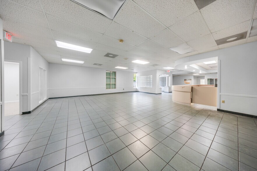 More Photos Of 2901 NW 17th Ave, Miami Office For Sale