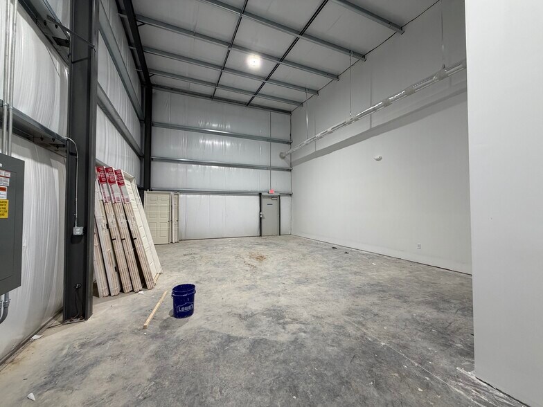 More Photos Of 8476 Dorchester Rd, North Charleston Flex For Lease