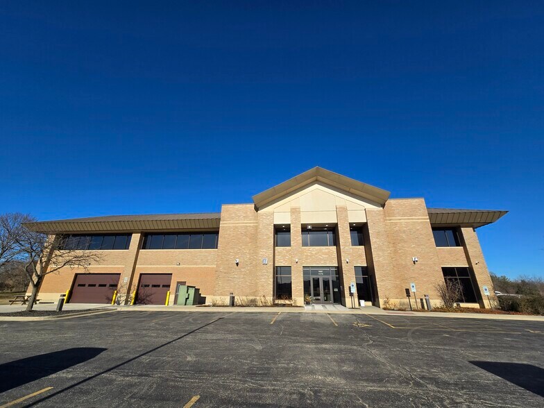 Primary Photo Of 1175 Corporate Woods Pkwy, Vernon Hills Office Residential For Lease