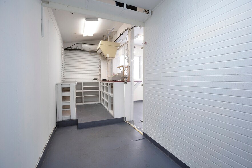 More Photos Of 8016 Arlington Expy, Jacksonville Hotel For Lease